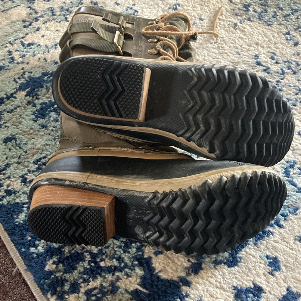 Sorel boots - Picture 2 of 5